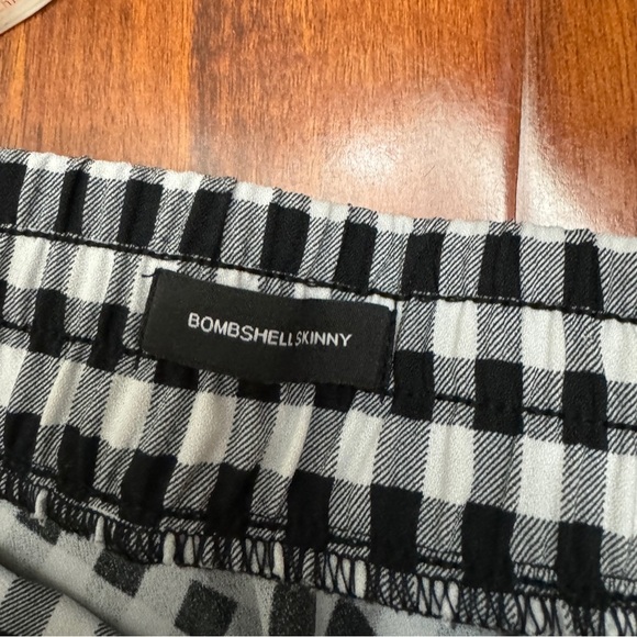 Studio By Torrid Bomb Shell Skinny Pants Vintage Size 24 - Picture 7 of 10